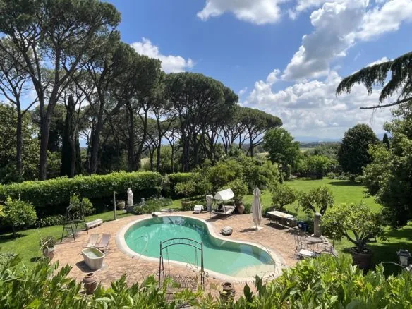 Villa di lusso nel Parco dell’Appia Antica: un capolavoro di Busiri Vici