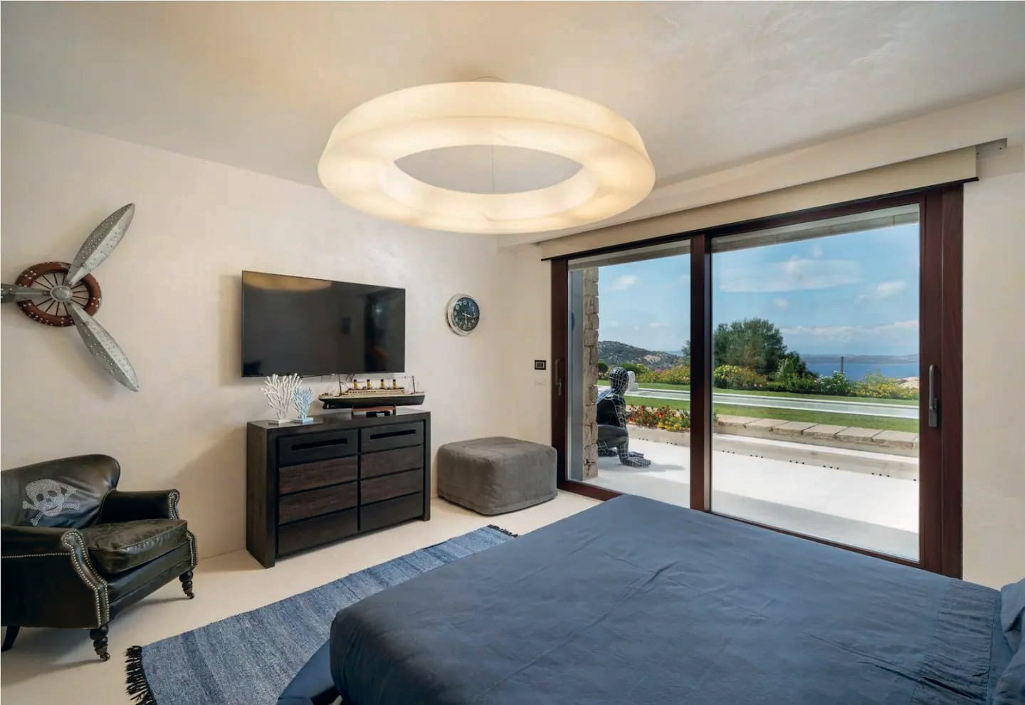 Tenuta d’Arte a Porto Cervo: 14 Suite, Eliporto e Vista Mozzafiato