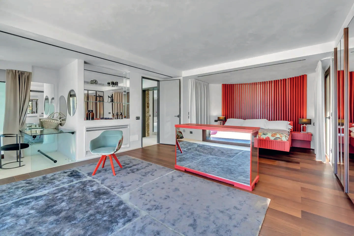 Tenuta d’Arte a Porto Cervo: 14 Suite, Eliporto e Vista Mozzafiato