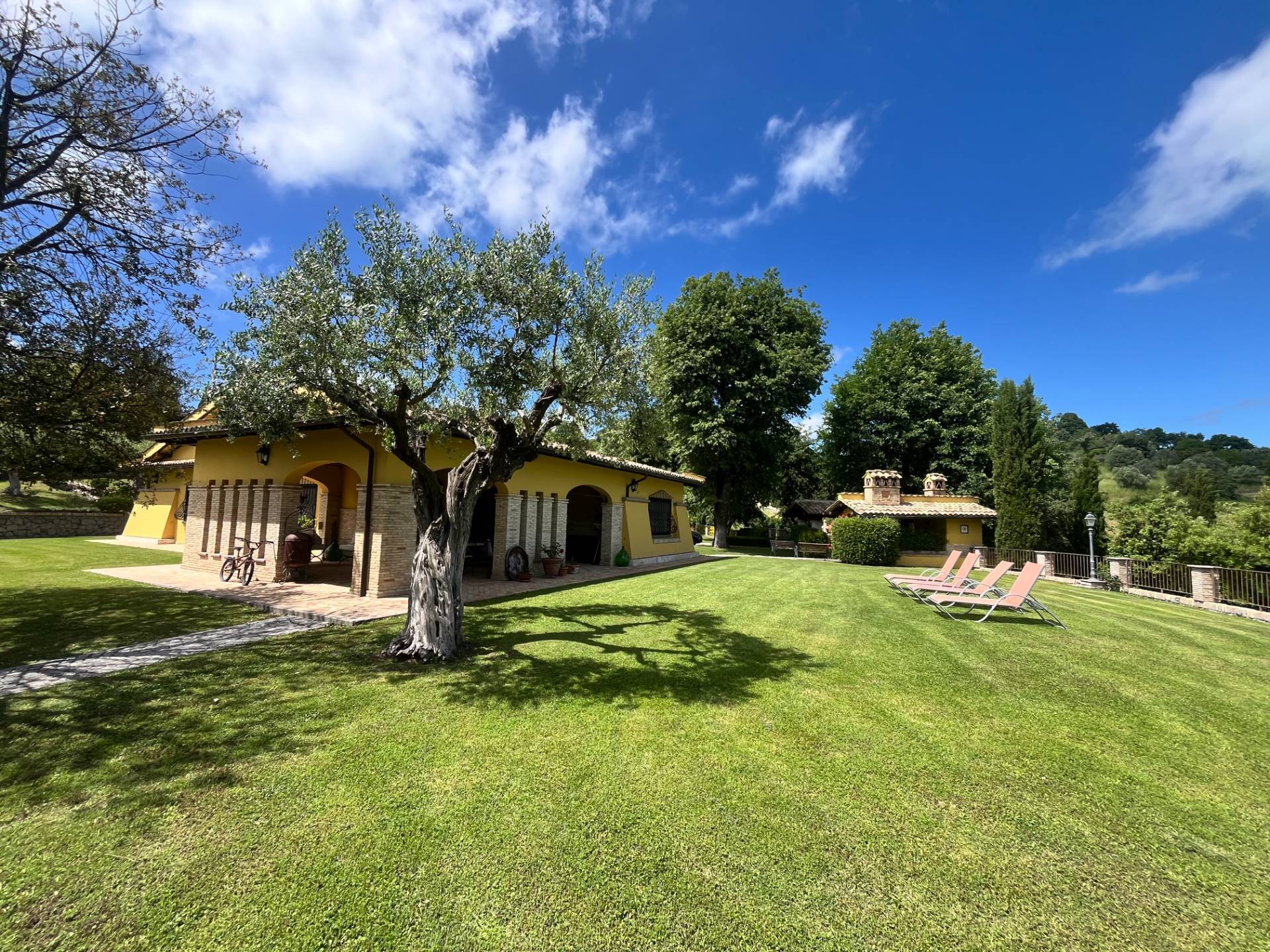 Villa Casale di Lusso con Piscina e Parco | Campagnano di Roma
