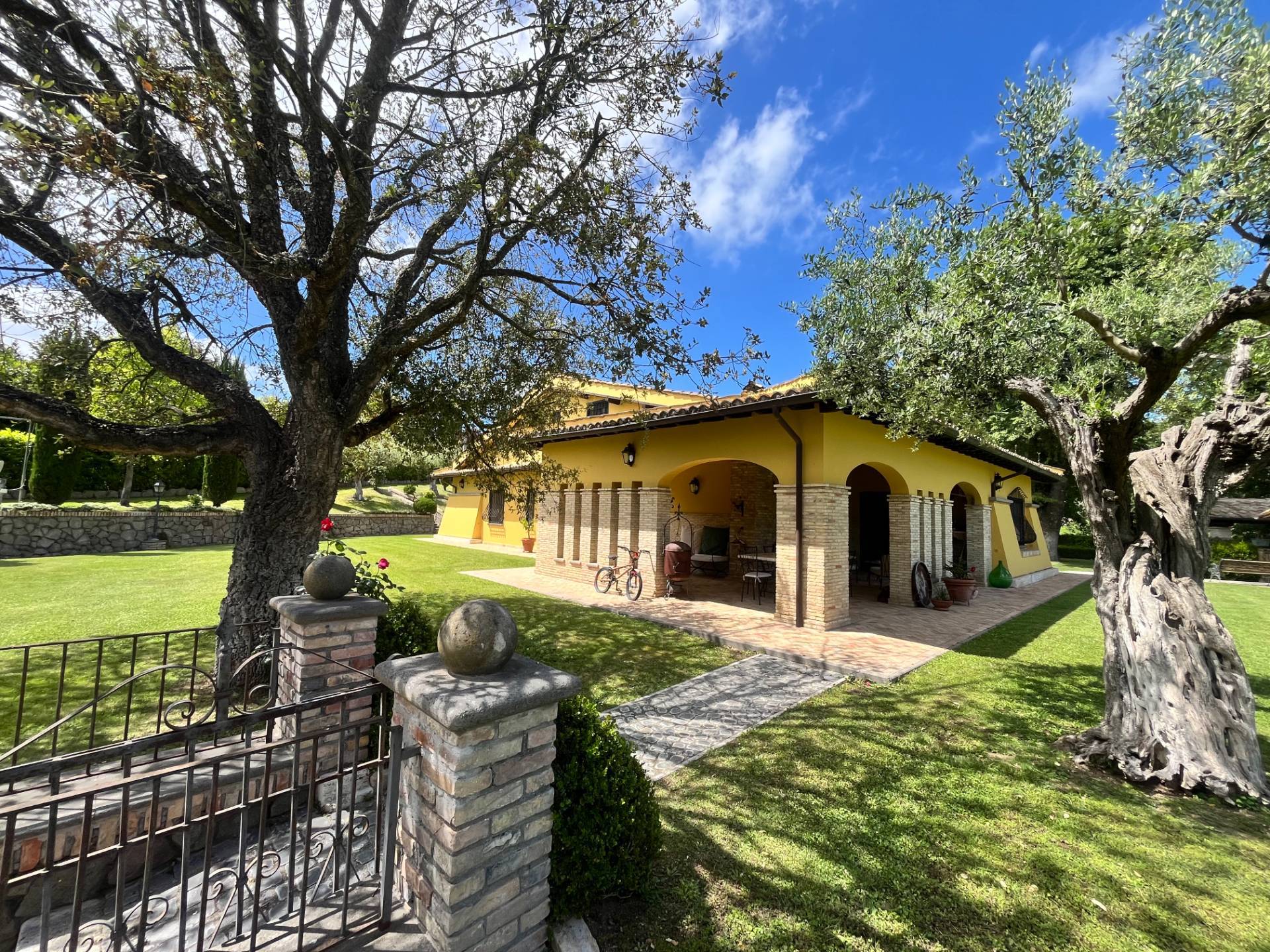 Villa Casale di Lusso con Piscina e Parco | Campagnano di Roma