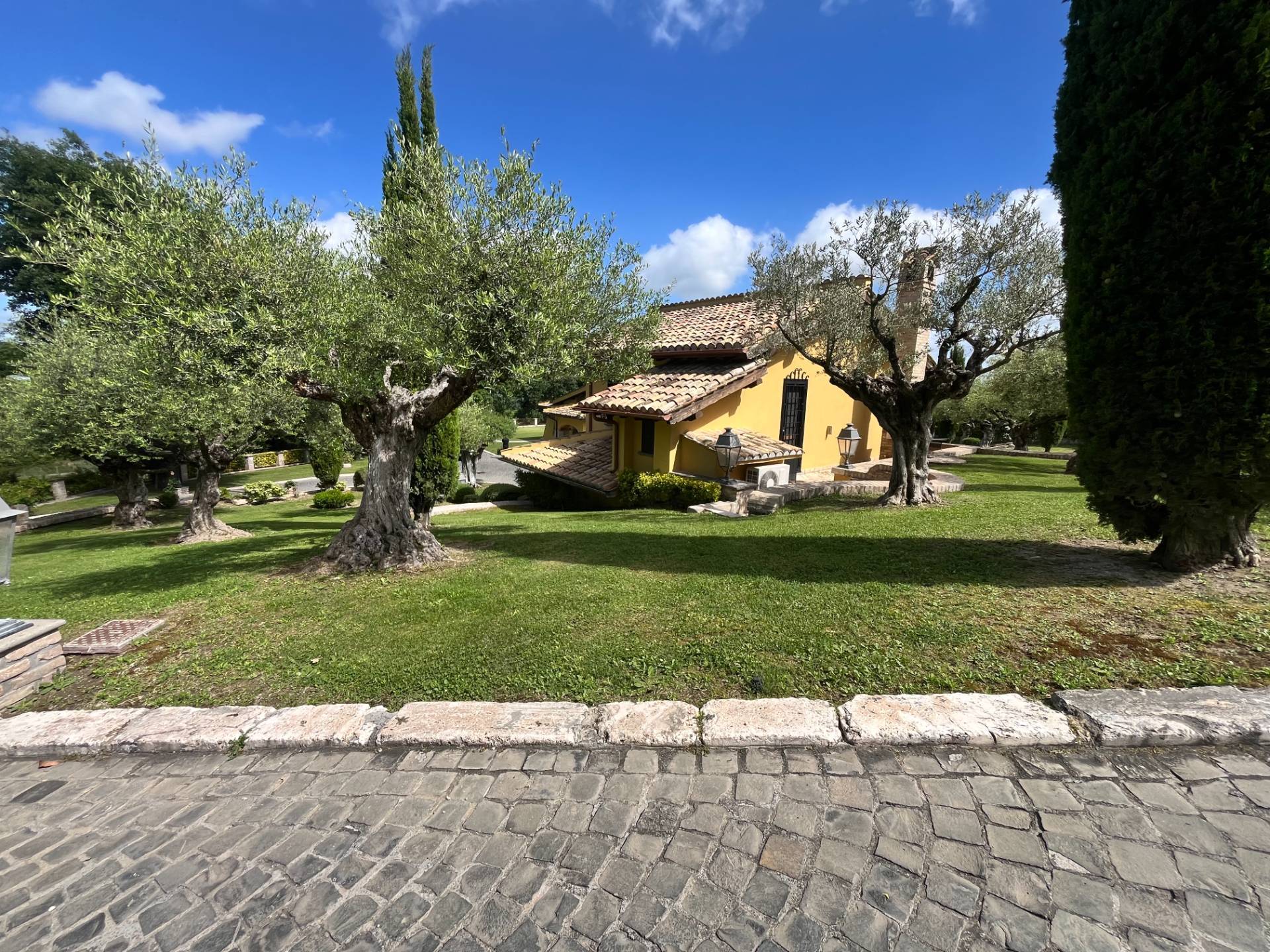 Villa Casale di Lusso con Piscina e Parco | Campagnano di Roma