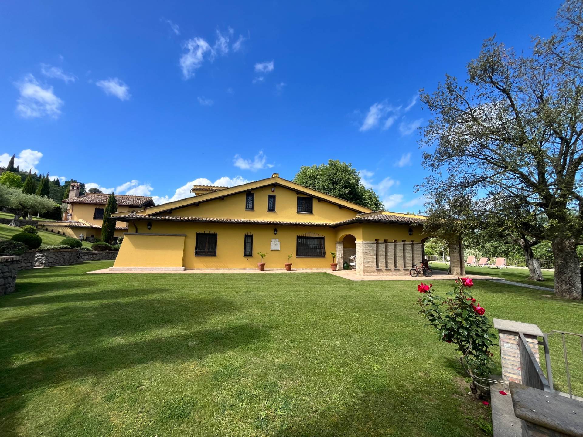 Villa Casale di Lusso con Piscina e Parco | Campagnano di Roma