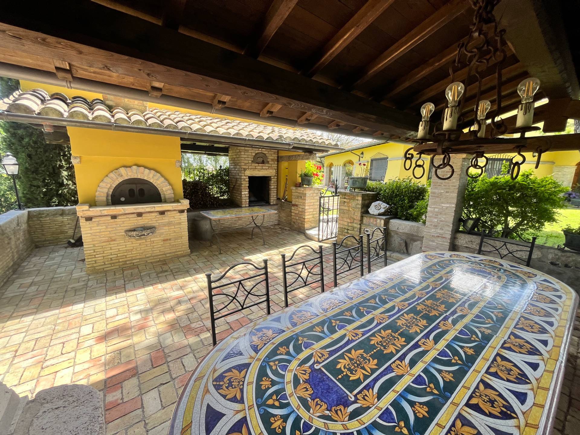 Villa Casale di Lusso con Piscina e Parco | Campagnano di Roma