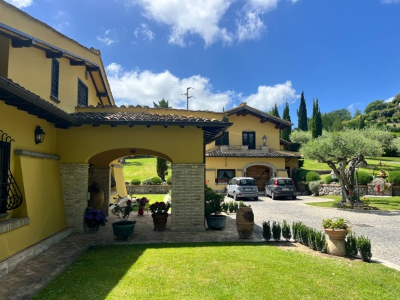 Villa Casale di Lusso con Piscina e Parco | Campagnano di Roma
