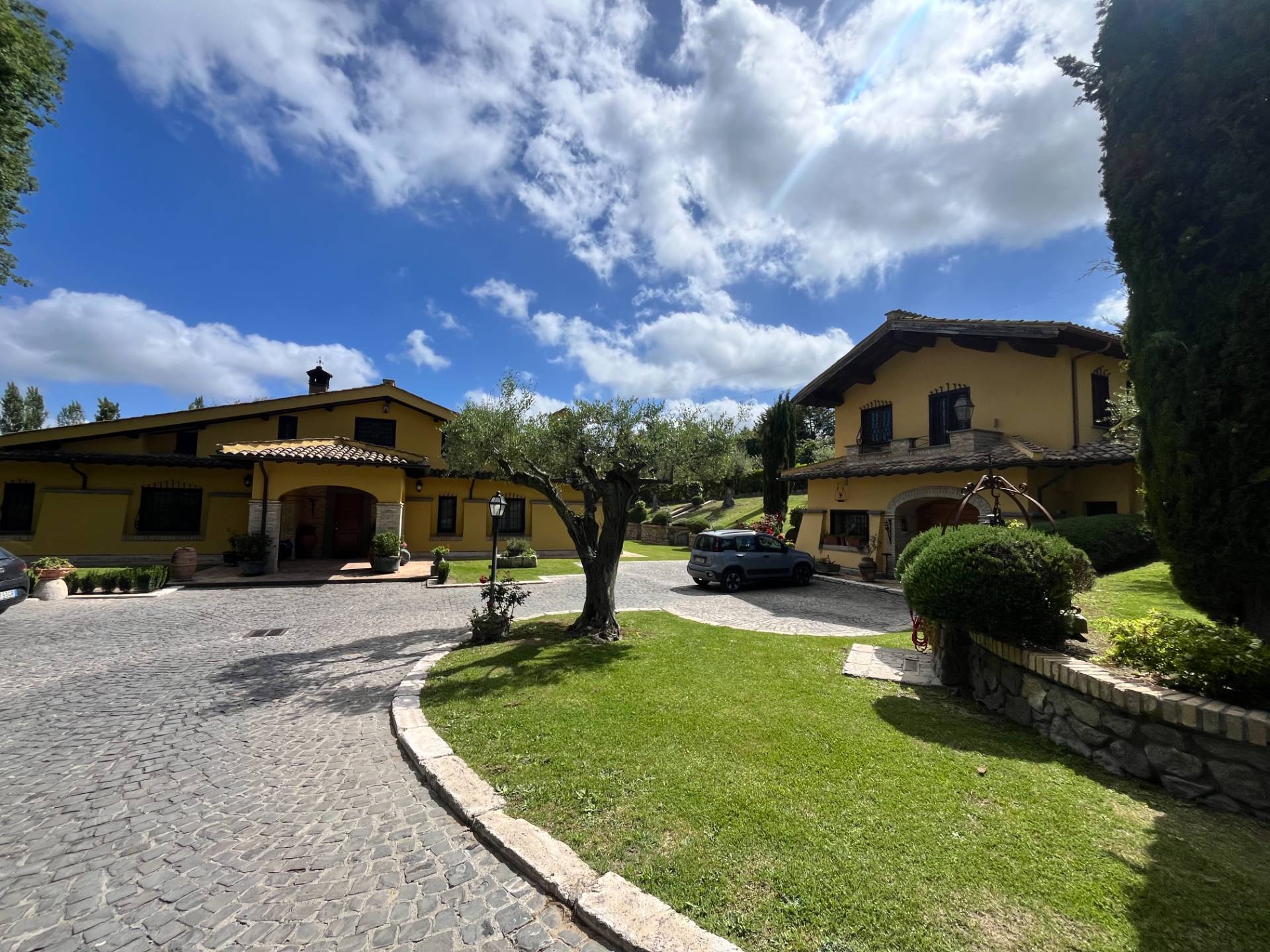 Villa Casale di Lusso con Piscina e Parco | Campagnano di Roma