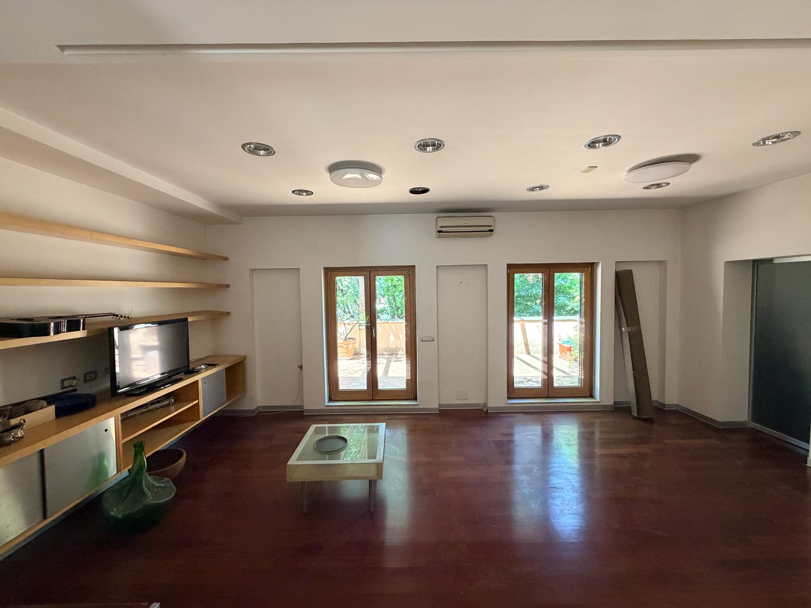 Elegante Appartamento con Terrazzo nel Cuore dell’Aventino