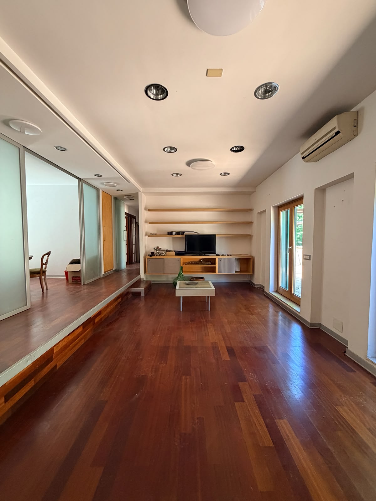 Elegante Appartamento con Terrazzo nel Cuore dell’Aventino