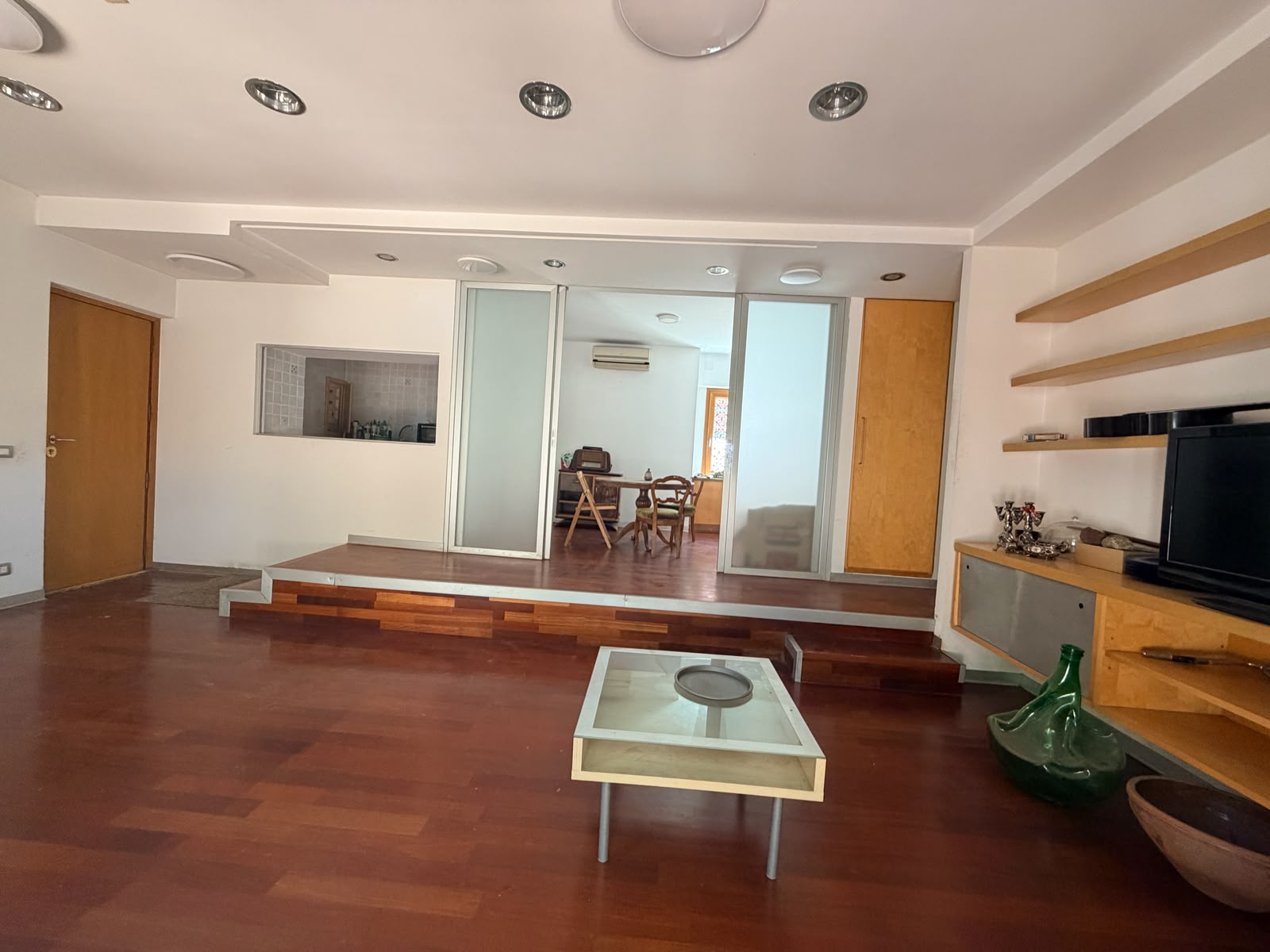 Elegante Appartamento con Terrazzo nel Cuore dell’Aventino