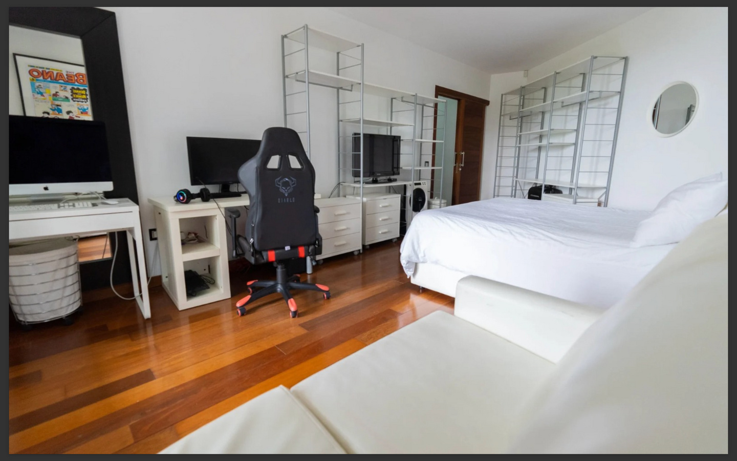 Villa Can Furnet: lusso contemporaneo e vista mare a Ibiza.