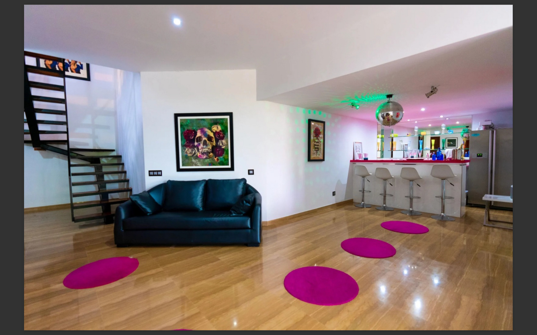 Villa Can Furnet: lusso contemporaneo e vista mare a Ibiza.