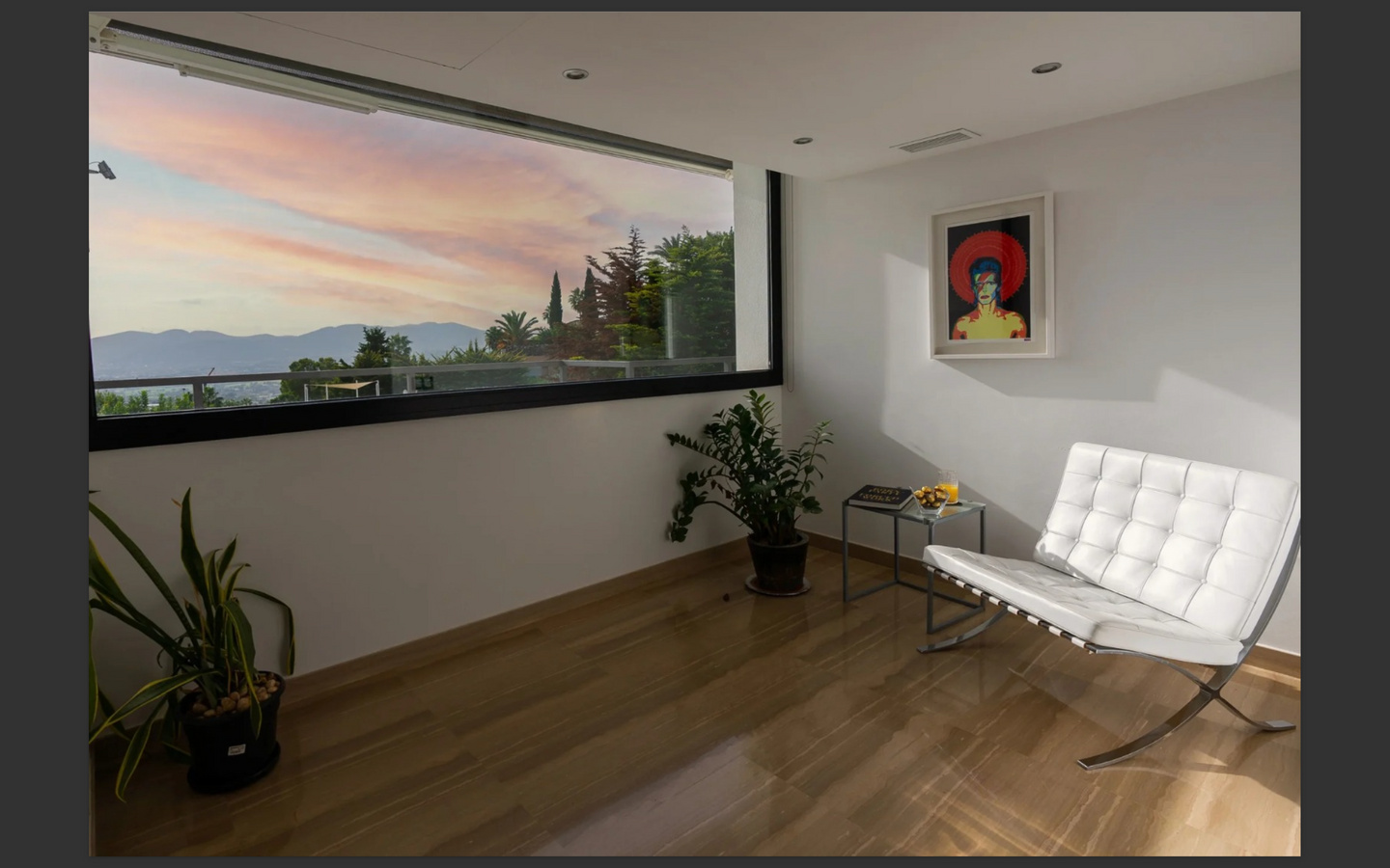 Villa Can Furnet: lusso contemporaneo e vista mare a Ibiza.
