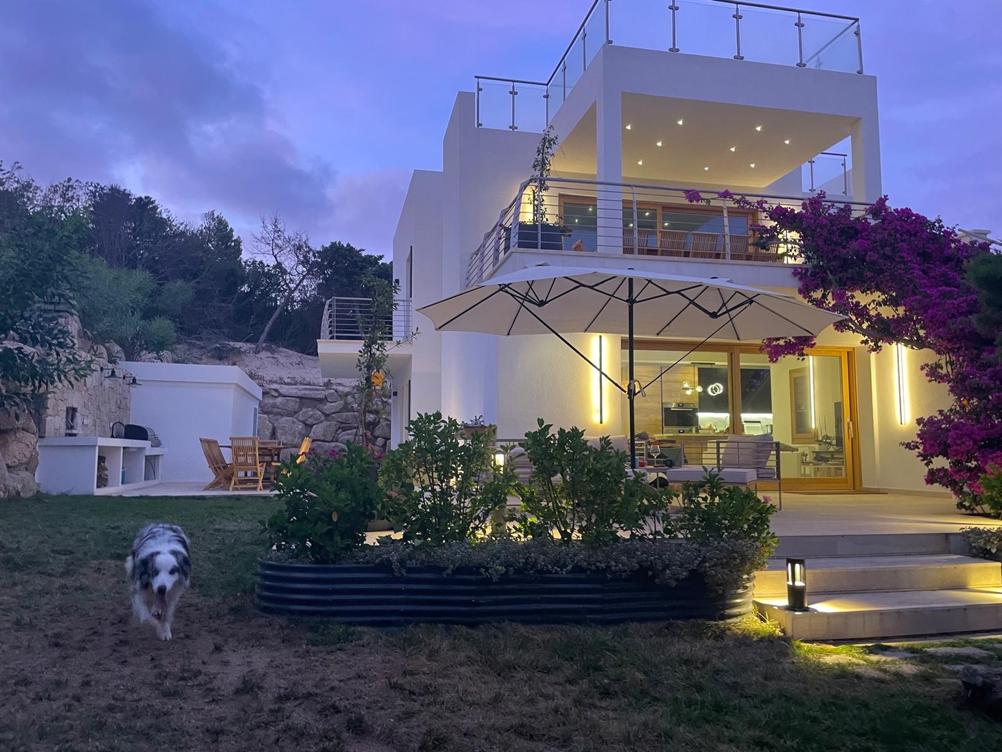 Villa di Lusso a Santa Teresa di Gallura: Design Unico a 200 metri dal Mare